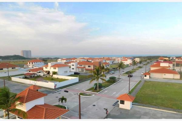 Foto de inmueble en  , Col. El Sendero Residencial C.P. 95264, Alvarado