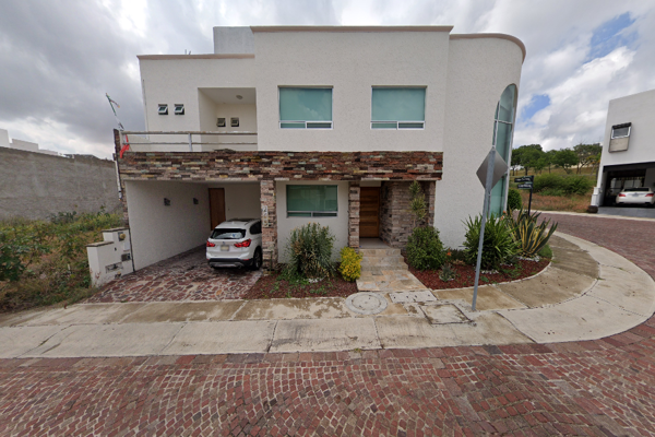 Foto de inmueble en Lago Yuriria, Col. Jurica La Solana C.P. 76230, Querétaro