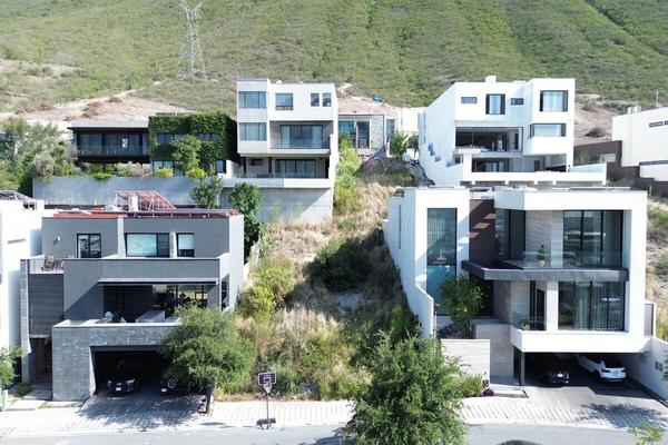 Foto de inmueble en Iberica, Col. Residencial Cordillera C.P. 66196, Santa Catarina