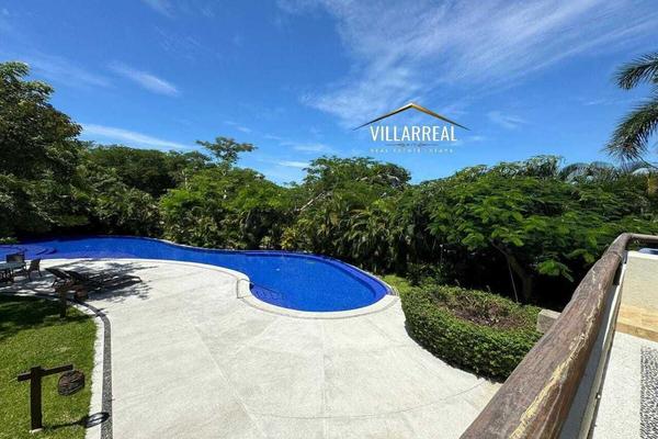 Foto de inmueble en IXTAPA, Col. Ixtapa C.P. 40884, Zihuatanejo de Azueta