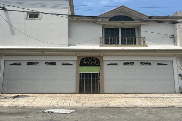 Foto de inmueble en , Col. Jardines de Anáhuac C.P. 66463, San Nicolás de los Garza