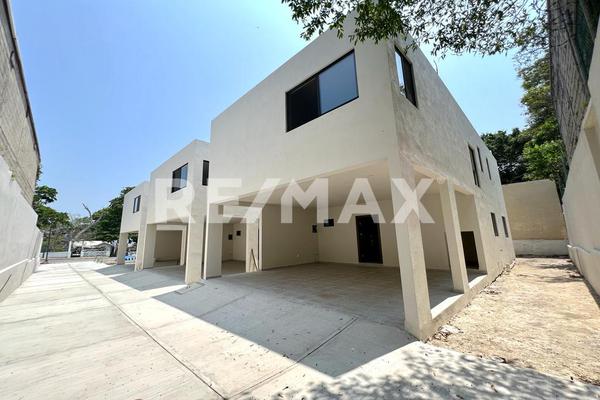 Foto de inmueble en Jesús Elías Piña, Col. Del Pueblo C.P. 89190, Tampico