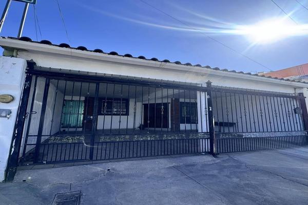 Casa en Los Portales, Chihuahua en Venta en $1.6... - Propiedades.com