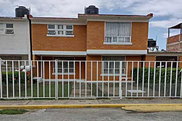 Venta casa en PADUA #270, Colonia Rosa de San Francisco, C.P. 56585