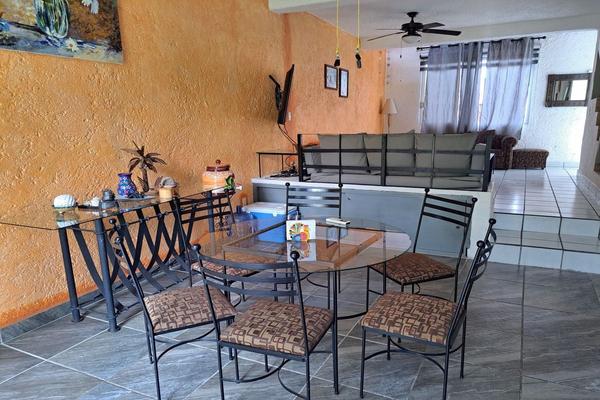 Foto de inmueble en Paseo Agua de correa, Col. Ixtapa C.P. 40884, Zihuatanejo de Azueta