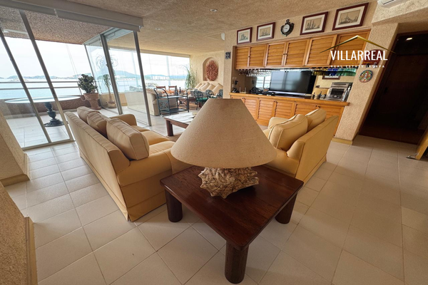 Foto de inmueble en PASEO DE LA ROCA, Col. Ixtapa C.P. 40884, Zihuatanejo de Azueta
