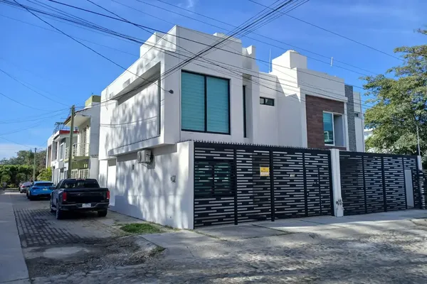Foto de inmueble en Paseo de Los Maestros #109, Col. Primavera de Vallarta C.P. 48313, Puerto Vallarta