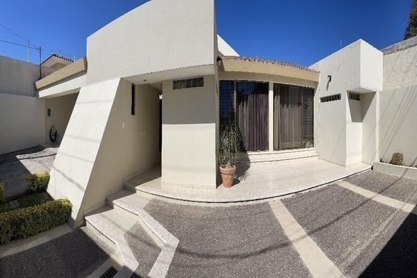 Foto de inmueble en Paseo de los Tulipanes, Col. Villas de Irapuato C.P. 36670, Irapuato