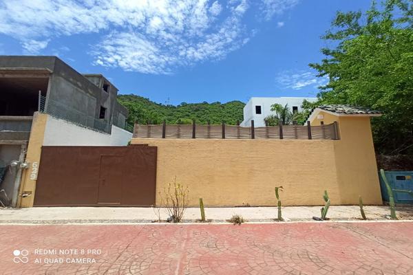 Foto de inmueble en paseo del Bosque, Col. Ixtapa C.P. 40884, Zihuatanejo de Azueta