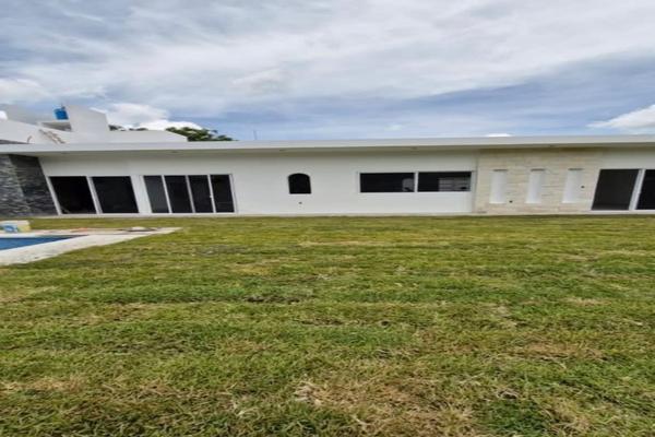 Foto de inmueble en , Col. Pedregal de Oaxtepec C.P. 62738, Yautepec