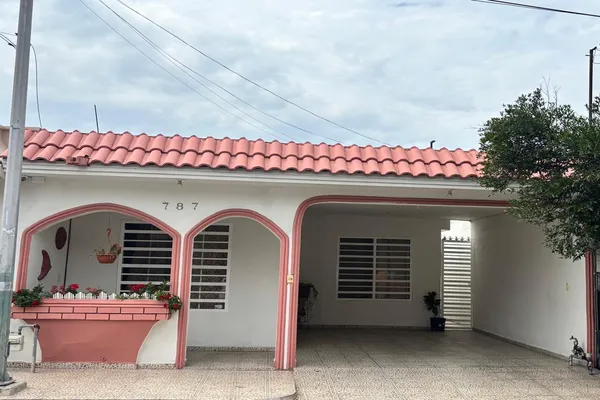Foto de inmueble en Primera avenida #787, Col. Jardines de Anáhuac C.P. 66463, San Nicolás de los Garza