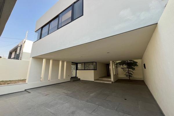 Casa disponible en renta en , Colonia Rinconada Santa Rita, C.P. 45120