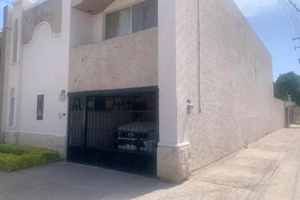 Foto de inmueble en Veracruz #104, Col. Las Rosas C.P. 35090, Gómez Palacio