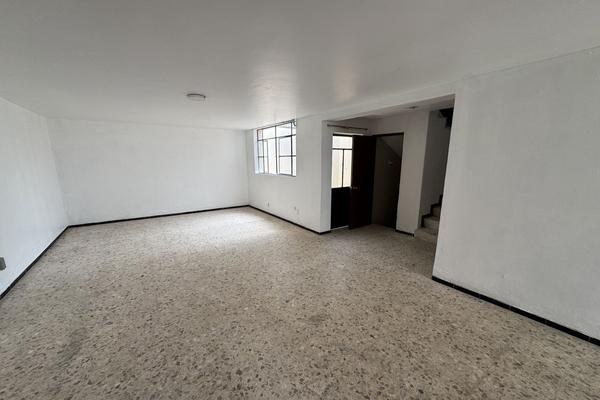 Foto de inmueble en Victoriano Salado Alvarez, Col. Ladrón de Guevara C.P. 44600, Guadalajara